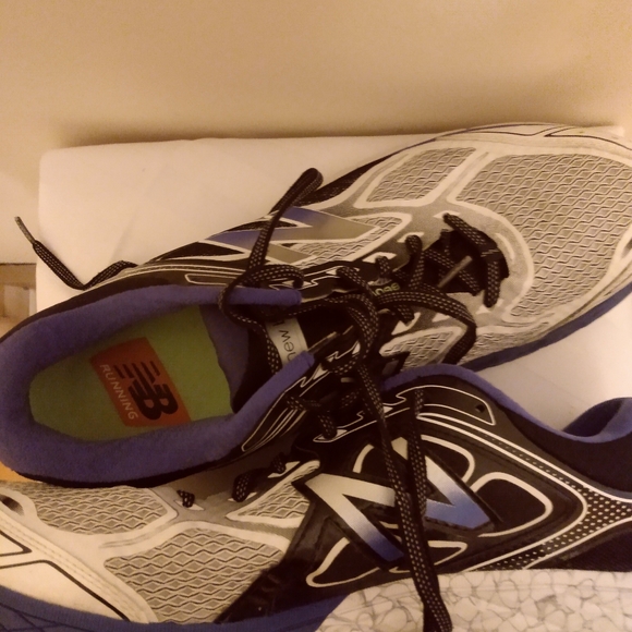 Men's size 11 New Balance athletic shoes - Picture 2 of 8